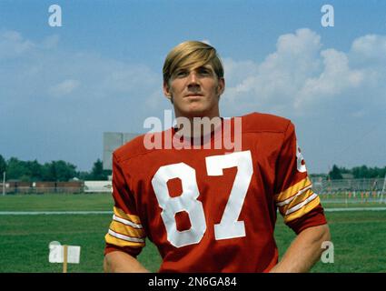 Washington Redskins tight end Jerry Smith (87) is pictured in 1966. (AP  Photo Stock Photo - Alamy