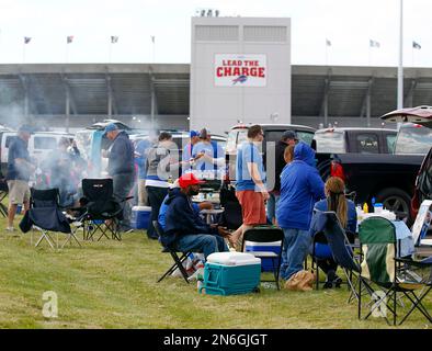 Buffalo Bills Tailgate Party Van At Ralph Wilson Stadium On Game Day Stock  Photo - Alamy