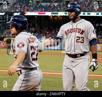 Jose Altuve Goes Oppo – Glove Pop