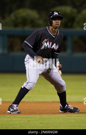 Miami Marlins Juan Pierre (9) takes a bunt against the New York