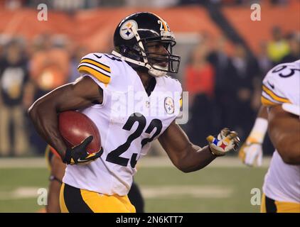 Cincinnati Bengals outside linebacker James Harrison warms up prior to an  NFL football game against the Pittsburgh Steelers, Monday, Sept. 16, 2013,  in Cincinnati. (AP Photo/David Kohl Stock Photo - Alamy