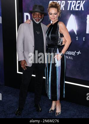 HOLLYWOOD, LOS ANGELES, CALIFORNIA, USA - FEBRUARY 09: LeVar Burton and Jeri Ryan arrive at the Los Angeles Premiere Of Paramount+'s Original Series 'Star Trek: Picard' Third And Final Season held at the TCL Chinese Theatre IMAX on February 9, 2023 in Hollywood, Los Angeles, California, United States. (Photo by Xavier Collin/Image Press Agency) Stock Photo