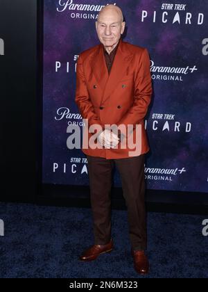 Hollywood, United States. 09th Feb, 2023. HOLLYWOOD, LOS ANGELES, CALIFORNIA, USA - FEBRUARY 09: English actor Sir Patrick Stewart arrives at the Los Angeles Premiere Of Paramount 's Original Series 'Star Trek: Picard' Third And Final Season held at the TCL Chinese Theatre IMAX on February 9, 2023 in Hollywood, Los Angeles, California, United States. (Photo by Xavier Collin/Image Press Agency) Credit: Image Press Agency/Alamy Live News Stock Photo