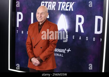 Hollywood, United States. 09th Feb, 2023. HOLLYWOOD, LOS ANGELES, CALIFORNIA, USA - FEBRUARY 09: English actor Sir Patrick Stewart arrives at the Los Angeles Premiere Of Paramount 's Original Series 'Star Trek: Picard' Third And Final Season held at the TCL Chinese Theatre IMAX on February 9, 2023 in Hollywood, Los Angeles, California, United States. (Photo by Xavier Collin/Image Press Agency) Credit: Image Press Agency/Alamy Live News Stock Photo