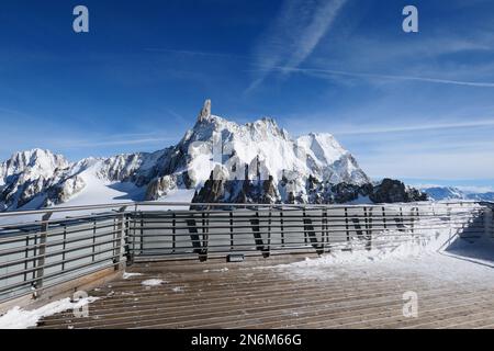 Winter alps mountains and blue sky. View on Dente del Gigante from Punta Helbronner view platform, italian viewpoint on Mont Blanc, the highest mounta Stock Photo