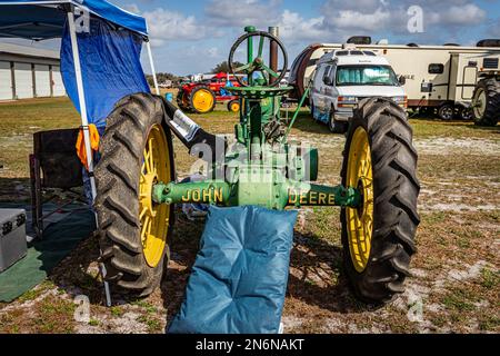 JOHN DEERE 1937年式トラクター Tractor- 1937 John Deere Model A. Canfield Fair. Mahoning County