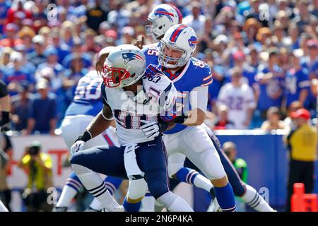 Buffalo Bills tight end Lee Smith, right, jumps into the arms of