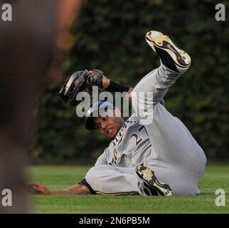 Milwaukee Brewers center fielder Carlos Gomez (27) lays down a