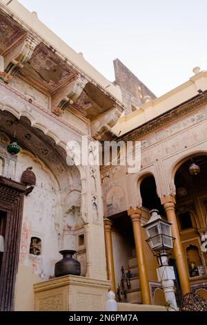 A vertical of a Haveli house, the wooden pillars with murals in Mandawa, Rajasthan India Stock Photo