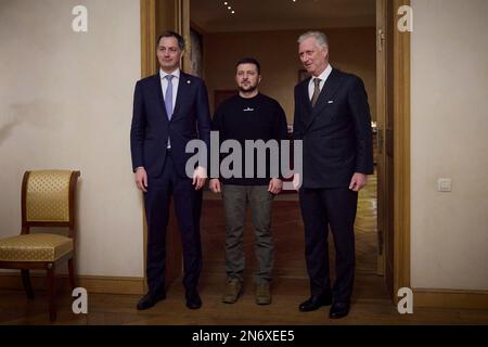 Brussels, Belgium. 09th Feb, 2023. Ukrainian President Volodymyr Zelenskyy, center, poses with Belgian Prime Minister Alexander De Croo, left, and King Philippe of Belgium at the Royal Palace, February 9, 2023 in Brussels, Belgium. Credit: Pool Photo/Ukrainian Presidential Press Office/Alamy Live News Stock Photo