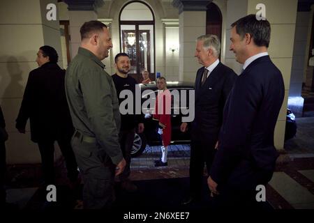 Brussels, Belgium. 09th Feb, 2023. Ukrainian President Volodymyr Zelenskyy, is seen off on his departure by King Philippe of Belgium at the Royal Palace, February 9, 2023 in Brussels, Belgium. Standing left to right: Ukrainian chief of presidential staff Andrii Yermak, Ukrainian President Volodymyr Zelenskyy, King Philippe of Belgium and Belgian Prime Minister Alexander De Croo. Credit: Pool Photo/Ukrainian Presidential Press Office/Alamy Live News Stock Photo