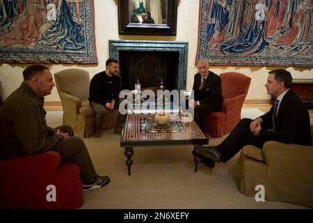 Brussels, Belgium. 09th Feb, 2023. Ukrainian President Volodymyr Zelenskyy, holds a bilateral meeting with King Philippe of Belgium at the Royal Palace, February 9, 2023 in Brussels, Belgium. Sitting left to right: Ukrainian chief of presidential staff Andrii Yermak, Ukrainian President Volodymyr Zelenskyy, King Philippe of Belgium and Belgian Prime Minister Alexander De Croo. Credit: Pool Photo/Ukrainian Presidential Press Office/Alamy Live News Stock Photo