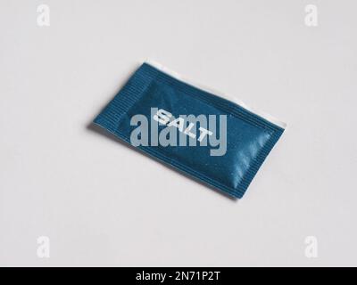 single dose salt sachet for restaurants and pubs Stock Photo