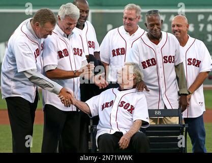 Former Red Sox players, Mike Greenwell, left, and Mo Vaughn, pose for a  photo after addressing the media, Friday, Nov. 7, 2008, in Boston. The Boston  Red Sox Hall of Fame inducted