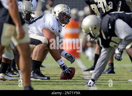 New Orleans Saints center Brian De La Puente (60), guard Ben Grubbs (66),  tackle Scott Winnewisser (78), and tackle Hutch Eckerson (79) watch drills  during training camp at their NFL football training