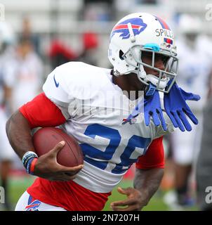 Buffalo Bills' C.J. Spiller (28) runs the ball against Denver