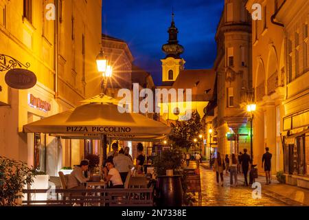 Györ (Raab), Carmelite church, Old Town, restaurant in Györ-Moson-Sopron, Hungary Stock Photo