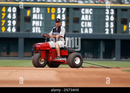 Rockies groundskeeper Mark Razum beat cancer, cherishes his 28th home  opener at Coors Field – Greeley Tribune