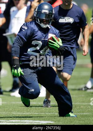 Seattle Seahawks' Marshawn Lynch runs during the first half of an NFL  football game against the Green Bay Packers Sunday, Sept. 20, 2015, in Green  Bay, Wis. (AP Photo/Jeffrey Phelps Stock Photo 