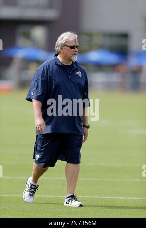 KRT SPORTS STORY SLUGGED: SUPERBOWL KRT PHOTOGRAPH BY BOB  BREIDENBACH/PROVIDENCE JOURNAL (February 3) NEW ORLEANS, LA - New England  assistant coach Dante Scarnecchia, left, celebrates with tight end Rod  Rutledge (83) after