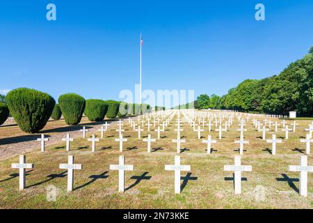 Vosges (Vogesen) Mountains, war cemetery at Hartmannswillerkopf (Vieil Armand, Hartmannsweiler Kopf), national monument, sight of World War I for the fighting which took place in the trenches here, French flag, headstones in Alsace (Elsass), Haut-Rhin (Oberelsass), France Stock Photo