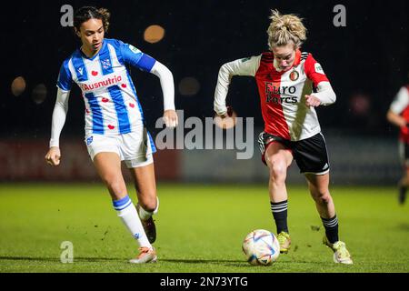 Rotterdam - Nina Nijstad of Heerenveen Vrouwen, Maxime Bennink of Feyenoord V1 during the match between Feyenoord V1 v SC Heerenveen V1 at Nieuw Varkenoord on 10 February 2023 in Rotterdam, Netherlands. (Box to Box Pictures/Tom Bode) Stock Photo