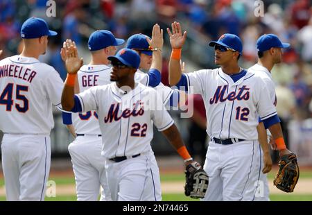 New York Mets catcher Anthony Recker, left, congratulates relief