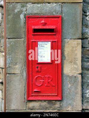 Royal mail red George V post box set in the wall at Edinburgh zoo on costorphine road Stock Photo