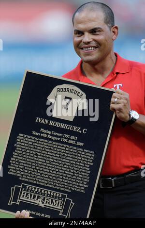 Ivan Rodriguez is inducted into the Hall of Fame 