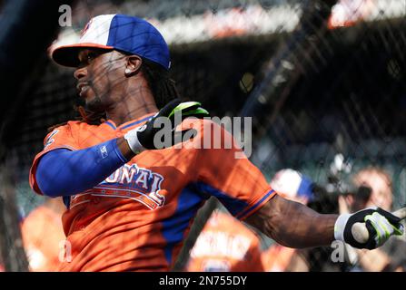 National League's Andrew McCutchen, of the Pittsburgh Pirates, swings  during the MLB All-Star baseball Home Run Derby, Monday, July 9, 2012, in  Kansas City, Mo. (AP Photo/Jeff Roberson Stock Photo - Alamy