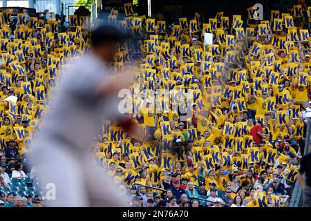 Felix Hernandez gives King's Court fans a reason to cheer Mariners - ESPN