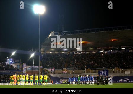 Players observe a moment of silence for victims of the earthquake in Turkey and Syria ahead of the Sky Bet Championship match at St. Andrew's, Birmingham. Picture date: Friday February 10, 2023. Stock Photo