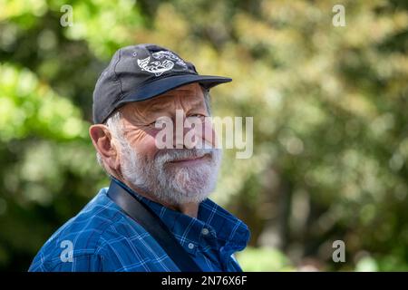 Seattle, Washington, USA.   Portrait of a 75 year old man outside wearing a baseball cap. Stock Photo