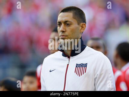 Clint Dempsey of the United States sets to cross the ball during a 2006  FIFA World Cup football match against Ghana Stock Photo - Alamy