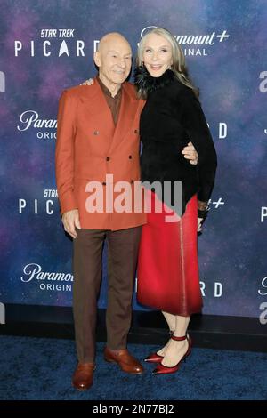 January 18, 2023, Los Angeles, California, USA: LOS ANGELES - FEB 9: Patrick Stewart, Gates McFadden at the Premiere of Picard at the TCL Chinese Theatre IMAX on February 9, 2023 in Los Angeles, CA (Credit Image: © Nina Prommer/ZUMA Press Wire) EDITORIAL USAGE ONLY! Not for Commercial USAGE! Stock Photo