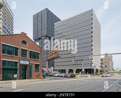 Pittsburgh Downtown: United Steelworkers Building relies on a steel exoskeleton for support – the shiny steel diamond grid isn’t just for looks. Stock Photo