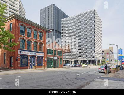 Pittsburgh Downtown: United Steelworkers Building relies on a steel exoskeleton for support – the shiny steel diamond grid isn’t just for looks. Stock Photo