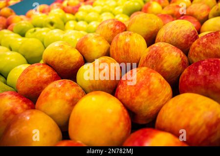 Fresh apples at Publix Super Market in Lilburn, Georgia. (USA) Stock Photo