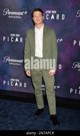 HOLLYWOOD, CALIFORNIA - FEBRUARY 09: Ed Speleers arrives for the Los Angeles premiere of the third and final season of Paramount+'s original series 'S Stock Photo