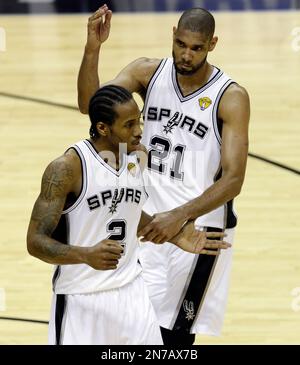4/27 Today'sHERO 田宮裕涼 New Jersey Nets' Kenyon Martin celebrates after hitting a