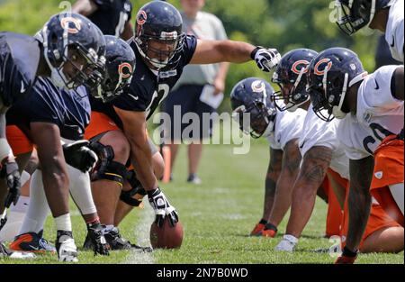 Chicago Bears offensive guard Roberto Garza (63) stretches during the Bears  training camp practice at Olivet Nazarene University in Bourbonnais, IL.  (Credit Image: © John Rowland/Southcreek Global/ZUMApress.com Stock Photo -  Alamy