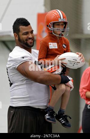 Cleveland Browns defensive lineman Billy Winn practices during training