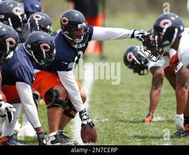 Chicago Bears offensive guard Roberto Garza (63) stretches during the Bears  training camp practice at Olivet Nazarene University in Bourbonnais, IL.  (Credit Image: © John Rowland/Southcreek Global/ZUMApress.com Stock Photo -  Alamy