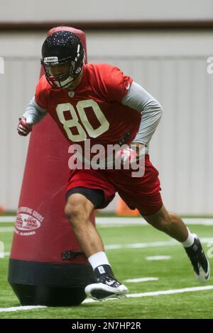 Atlanta Falcons rookie tight end Kyle Pitts (8) runs after a catch during  their NFL training camp football practice Saturday, July 31, 2021, in  Flowery Branch, Ga. (AP Photo/John Bazemore Stock Photo - Alamy