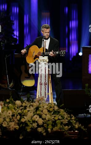 Country music star Randy Travis performs at Steve Wingfield crusade at