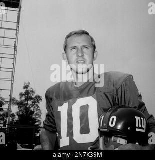 Fran Tarkenton (10) Minnesota Vikings quarterback, Jan. 7, 1974. Location  unknown. (AP Photo/Ferd Kaufman Stock Photo - Alamy