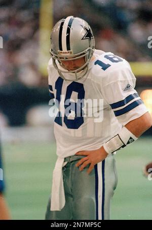 Dallas Cowboys quarterback Bernie Kosar scrambles under the pressure of  Phoenix Cardinals defensive lineman Reuben Davis (93) in the third quarter,  Nov. 14, 1993 in Irving, Texas. (AP Photo/Eric Gay Stock Photo - Alamy