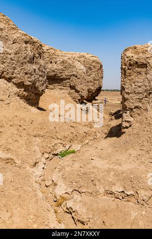 The ruins of sumerian town of Kish, Iraq Stock Photo