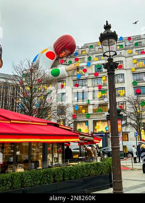 Paris, France, Outside, Shop Fronts, Luxury CLothing Louis Vuitton, LVMH,  Modern Sculpture on Building, Ave. Champs-Elysees, yayoi kusama paris Stock  Photo - Alamy