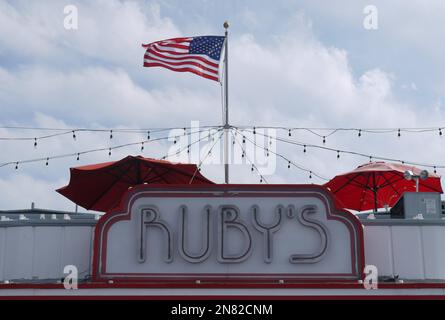 The US flag flies above Ruby's Diner at the end of Balboa Pier in May 2015 Stock Photo